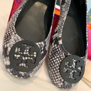 Tory Burch Snake Print Flats sz 10